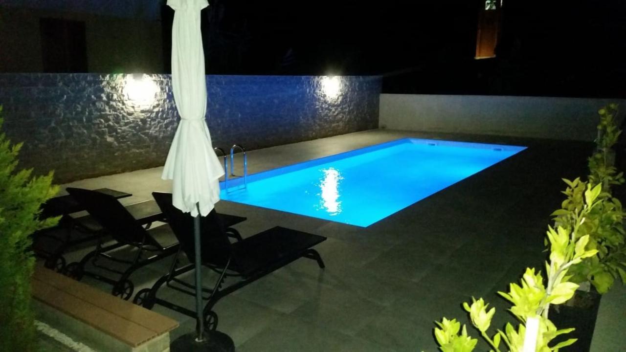 Haus Dalmatia With Heated Pool Apartamento Bibinje Exterior foto