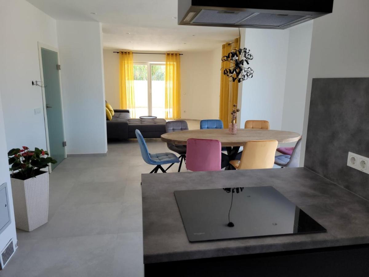 Haus Dalmatia With Heated Pool Apartamento Bibinje Exterior foto