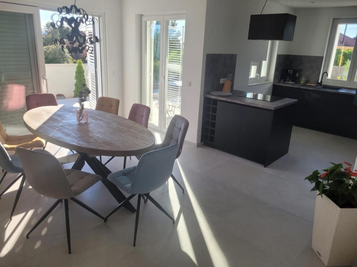 Haus Dalmatia With Heated Pool Apartamento Bibinje Exterior foto