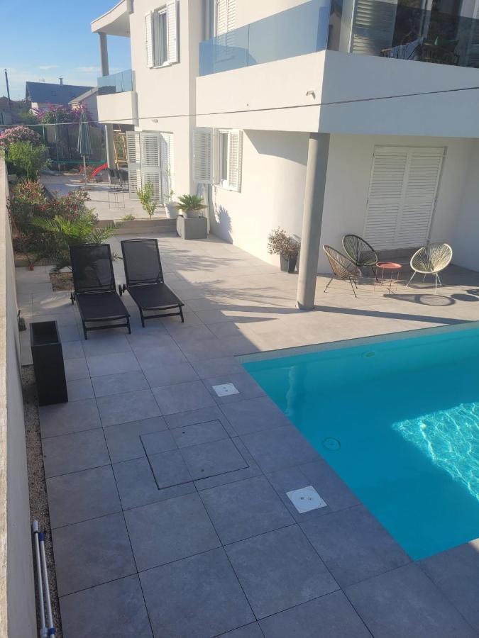 Haus Dalmatia With Heated Pool Apartamento Bibinje Exterior foto