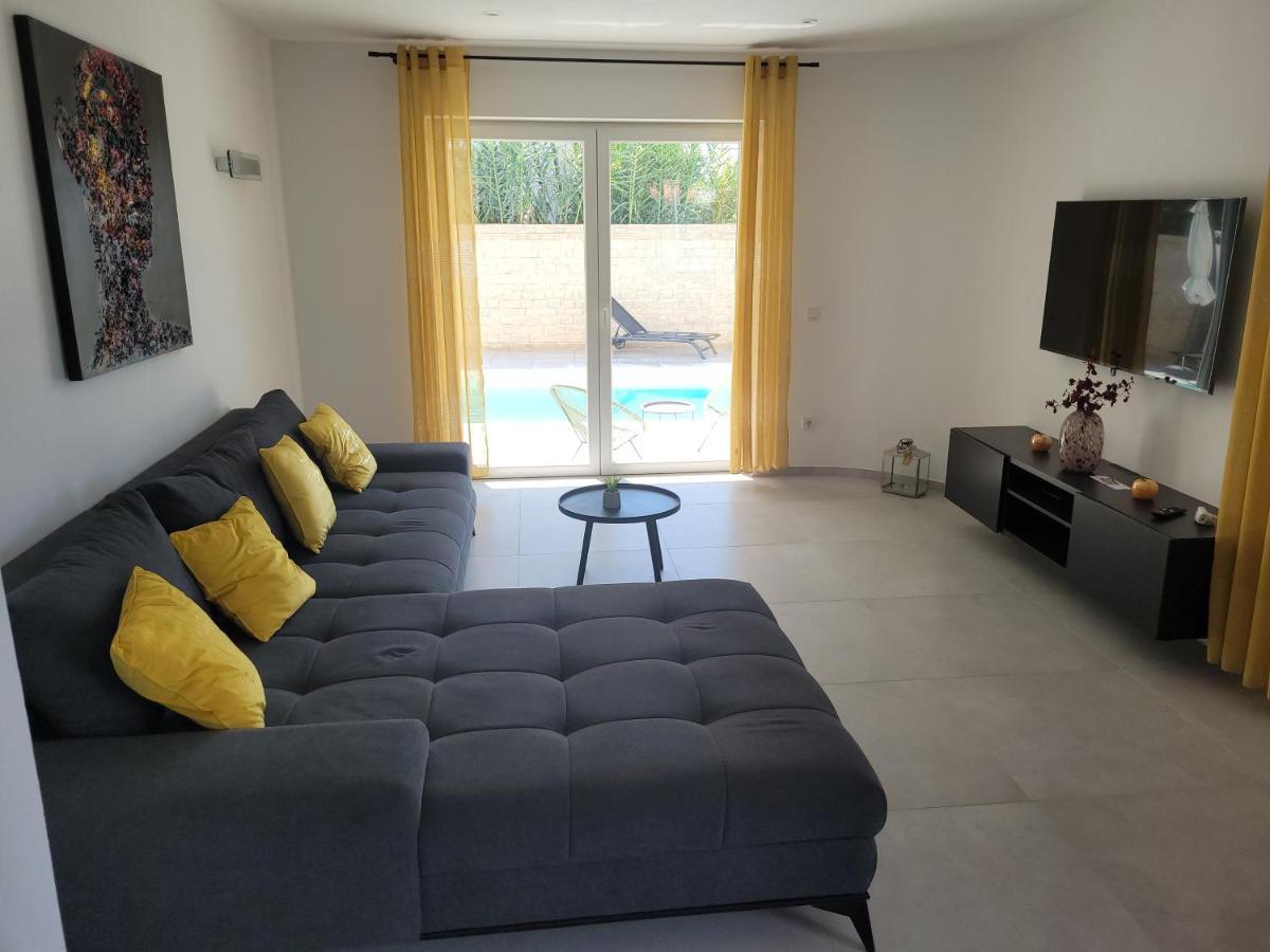 Haus Dalmatia With Heated Pool Apartamento Bibinje Exterior foto