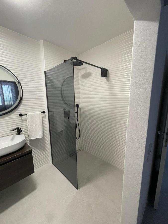 Haus Dalmatia With Heated Pool Apartamento Bibinje Exterior foto