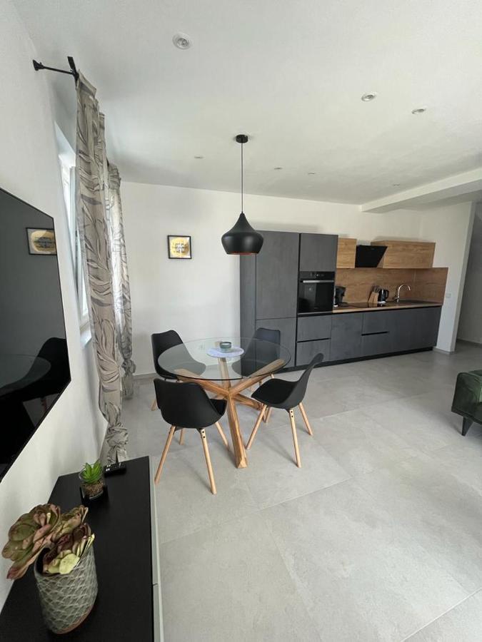 Haus Dalmatia With Heated Pool Apartamento Bibinje Exterior foto