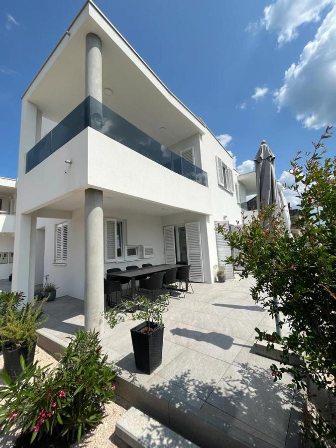 Haus Dalmatia With Heated Pool Apartamento Bibinje Exterior foto