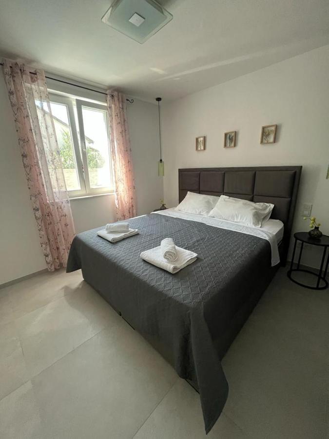 Haus Dalmatia With Heated Pool Apartamento Bibinje Exterior foto