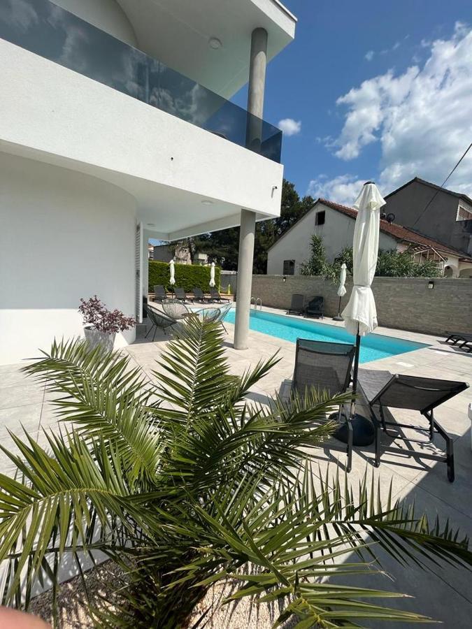 Haus Dalmatia With Heated Pool Apartamento Bibinje Exterior foto