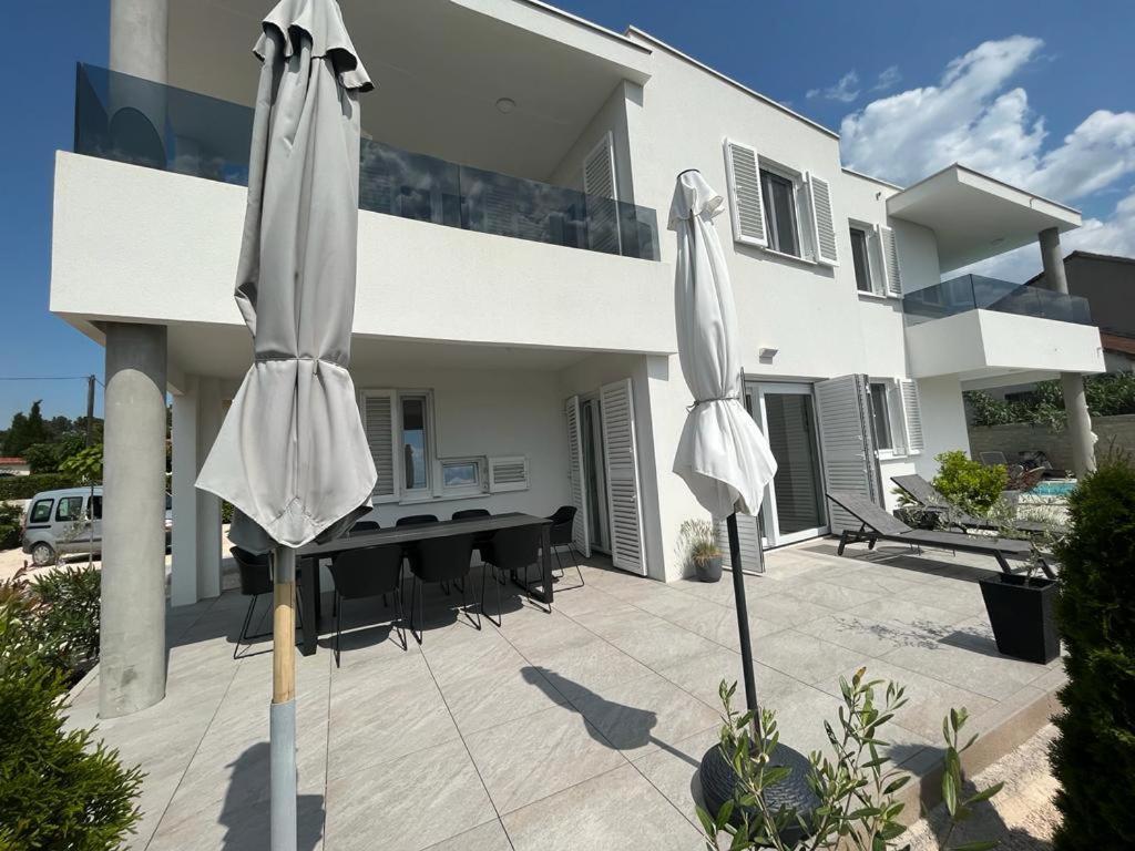 Haus Dalmatia With Heated Pool Apartamento Bibinje Exterior foto