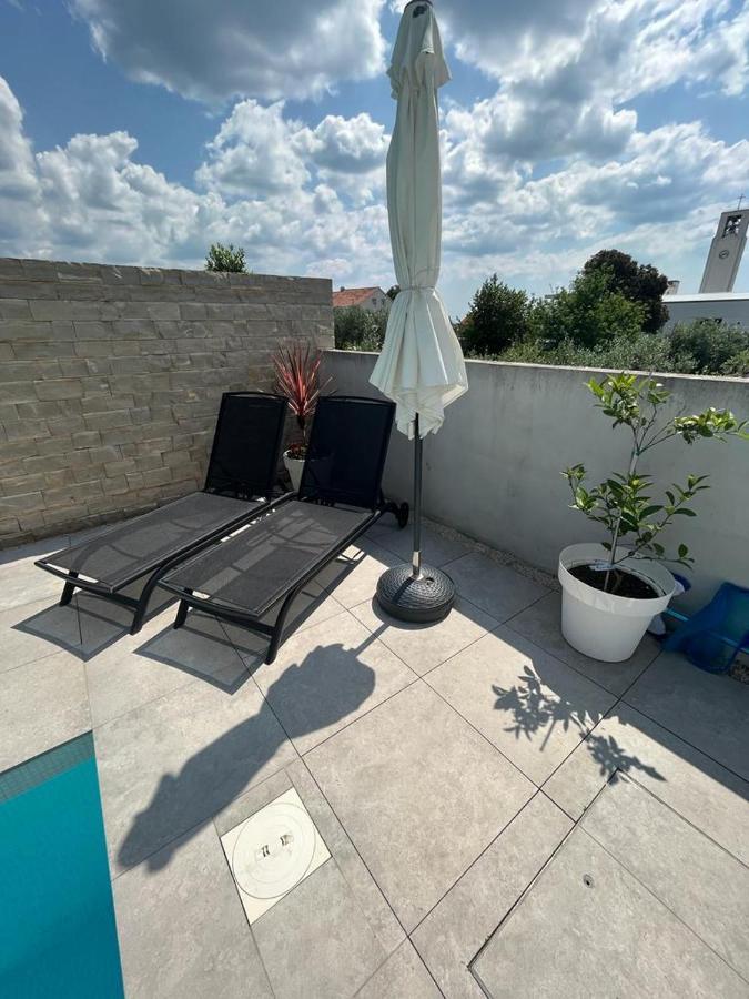 Haus Dalmatia With Heated Pool Apartamento Bibinje Exterior foto